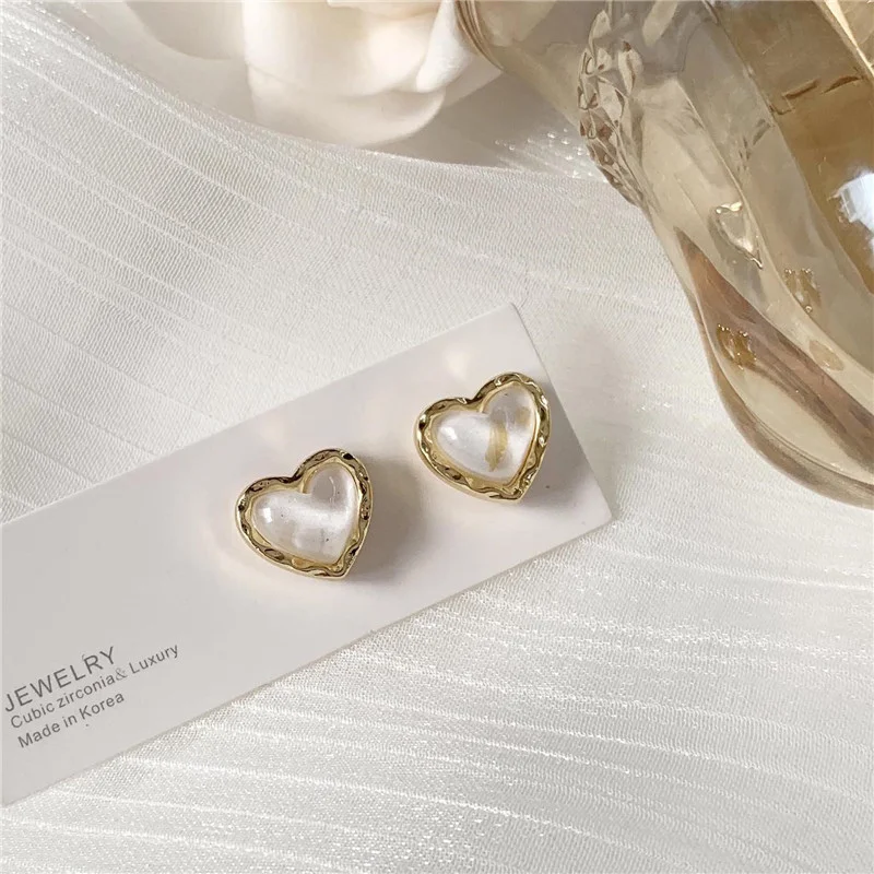 Fashion Retro Heart Shaped Women's Classic Black and White Earrings Jewelry Gift