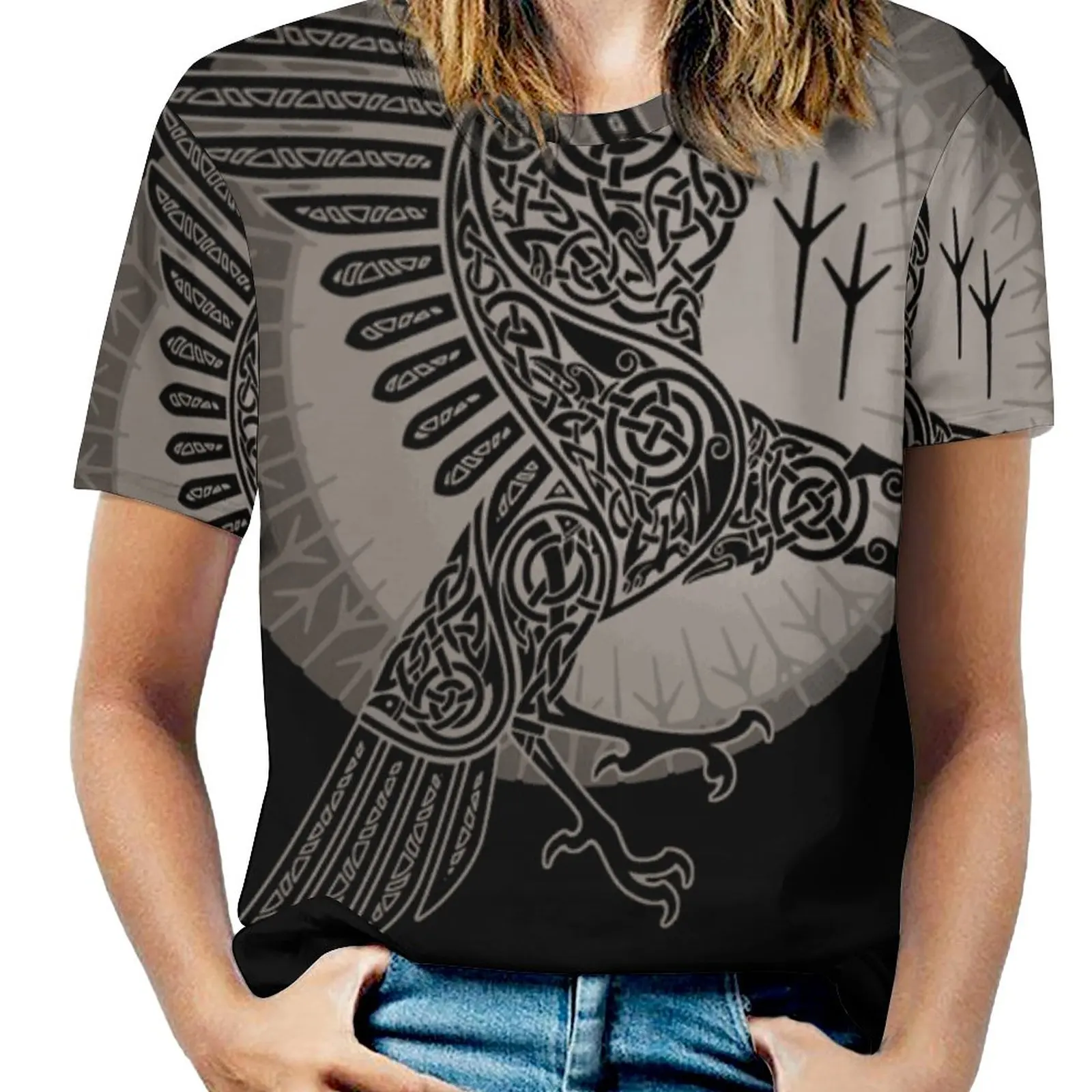 

Женская футболка Raven, футболки с принтом на весну и лето, пуловер с круглым вырезом, топ Raidho Vikings, скандинавский символ, племенная ночь