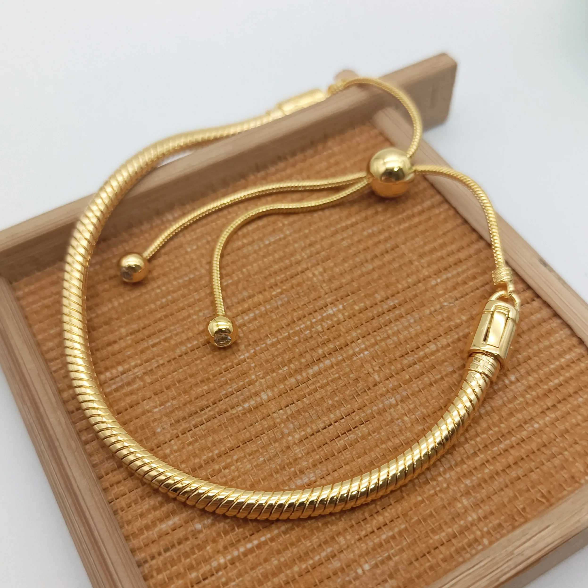 

High Quality Jewelry Snake Bone Bracelet Adjustable Size