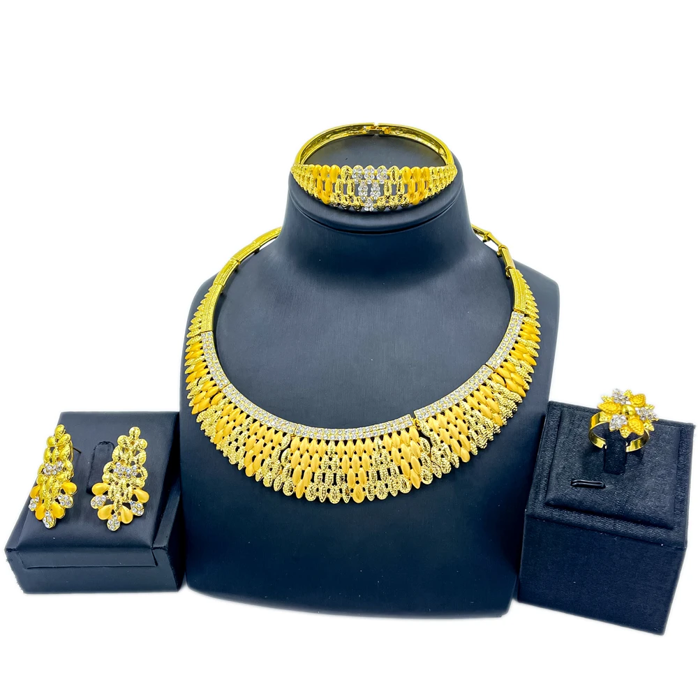 

Комплект из колье и серёг, в африканском стиле