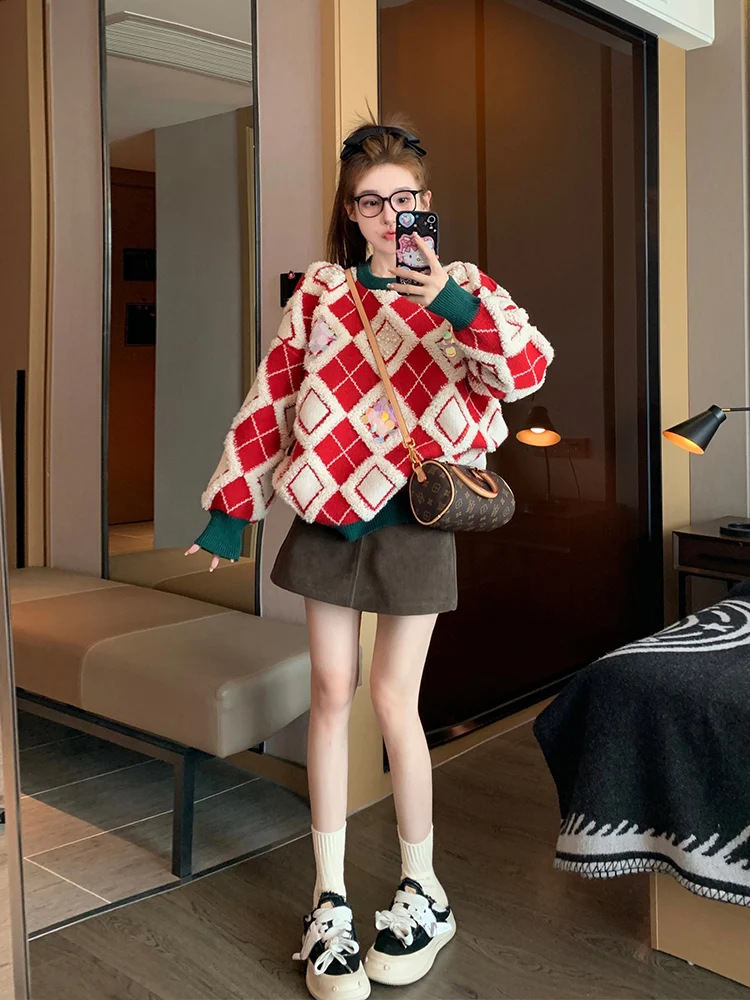 Женский свитер с красными ромбами и блестками новинка 2024 осенне-зимняя