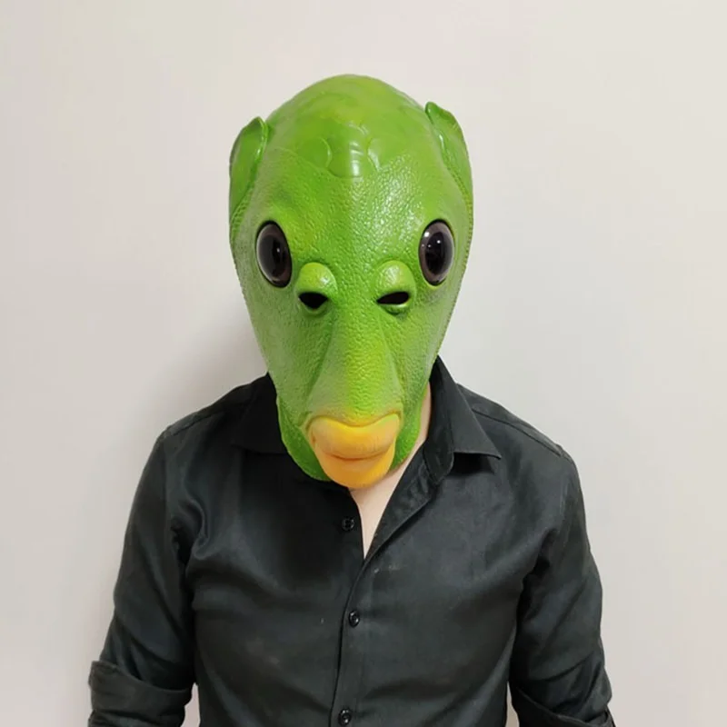 Человек зеленая маска