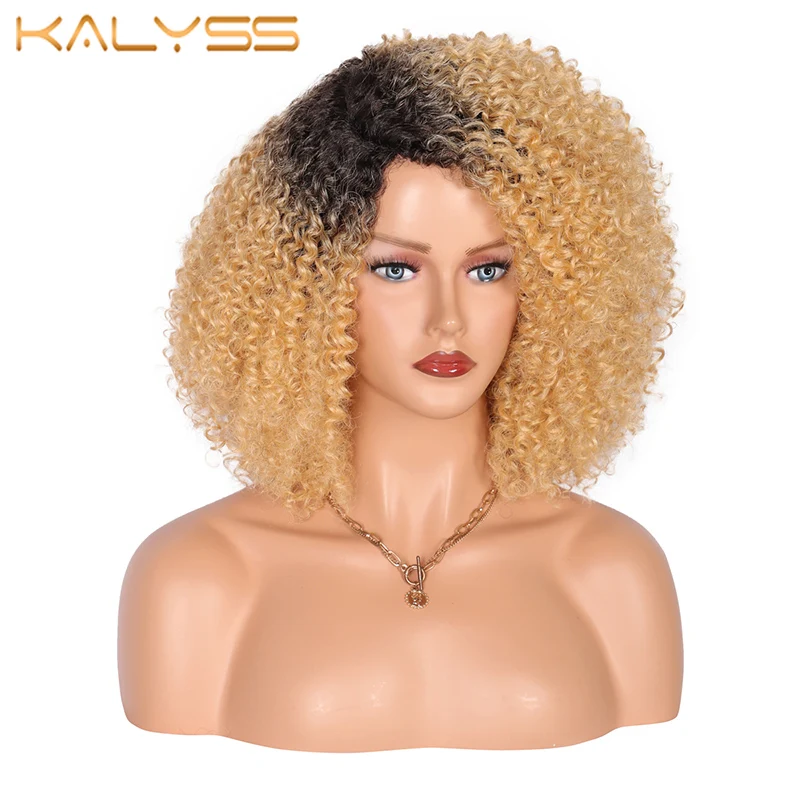 

Kalyss короткие волосы 8 дюймов Курчавые Кудрявые Парики для черных женщин боковая часть естественные вьющиеся синтетические парики с челкой ...