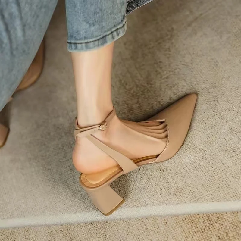 

BKQU European Station Summer New Fashion Shallow Mouth Thick Heel Back Empty One Word Belt Sandals Baotou High Heels Women