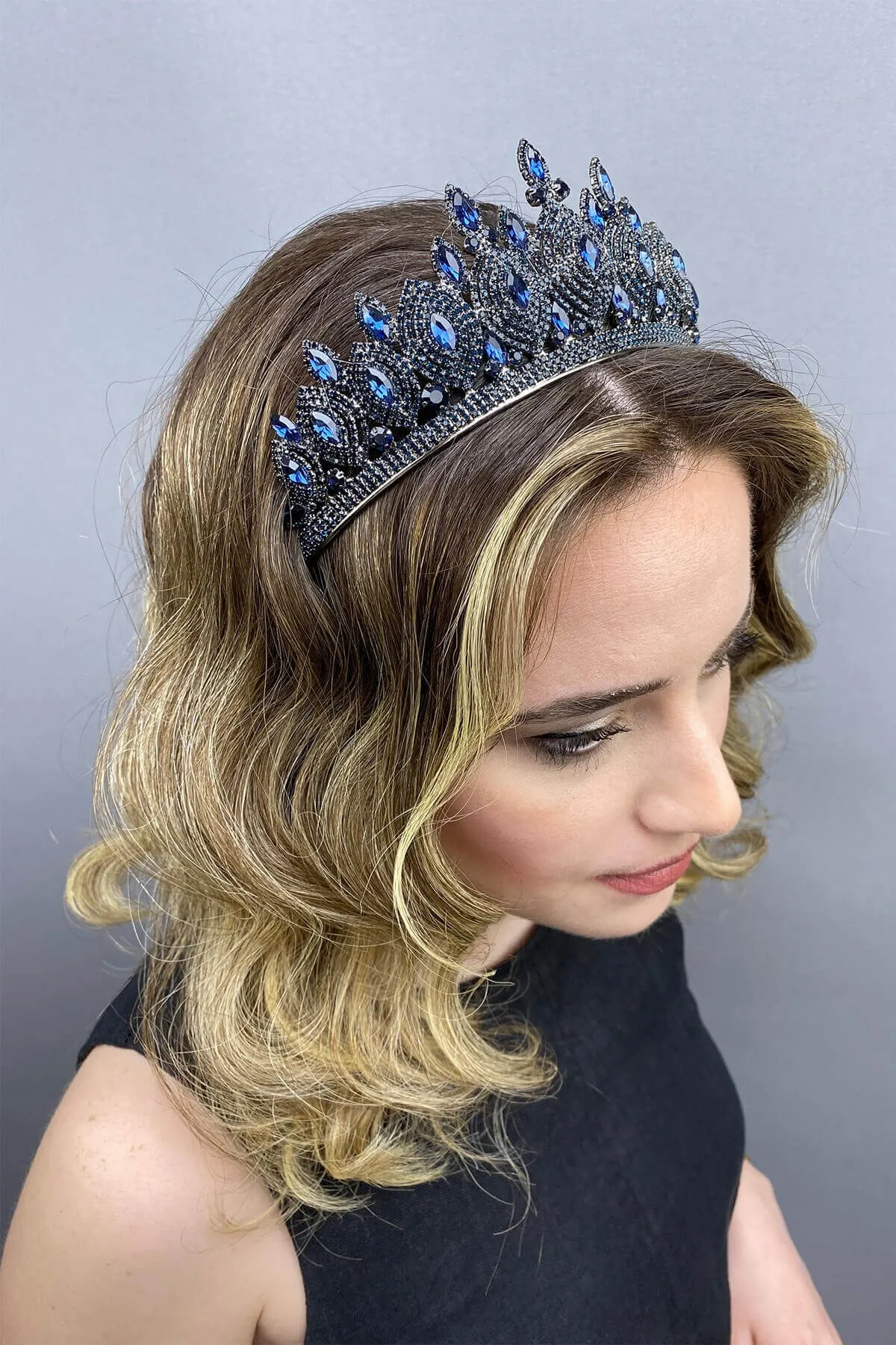 

Navy Blue Hera Model Bridal Henna Crown