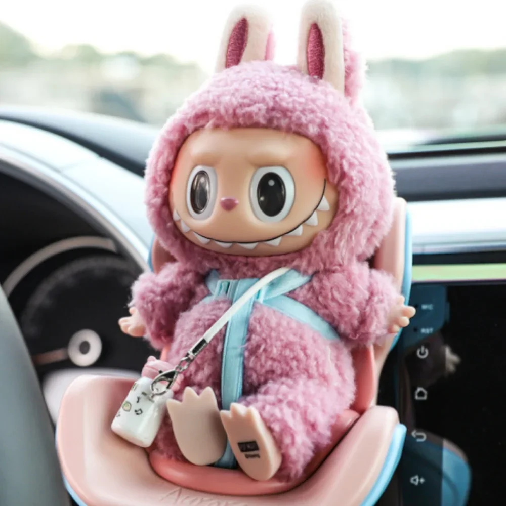 Лидер продаж Labubu приспосабливается к модели безопасного сиденья удобное