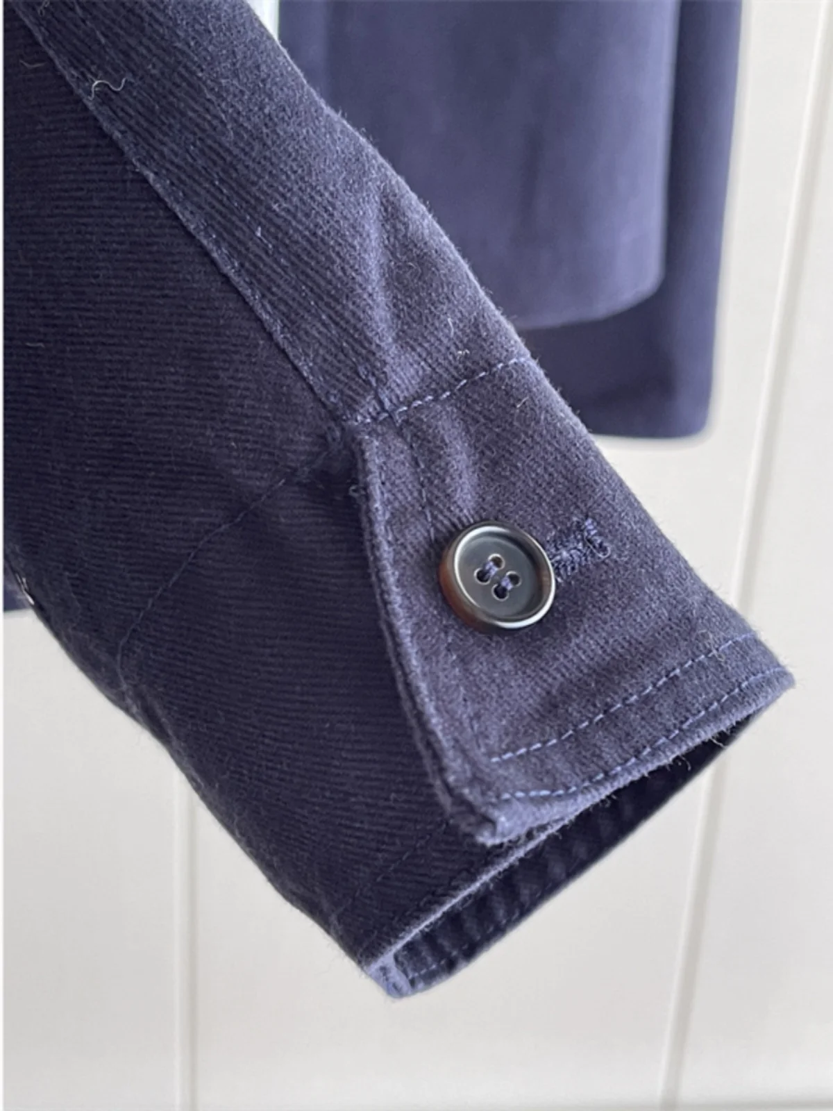 Клиренс у потерях! Классическая мужская куртка темно-синего цвета с лацканами по