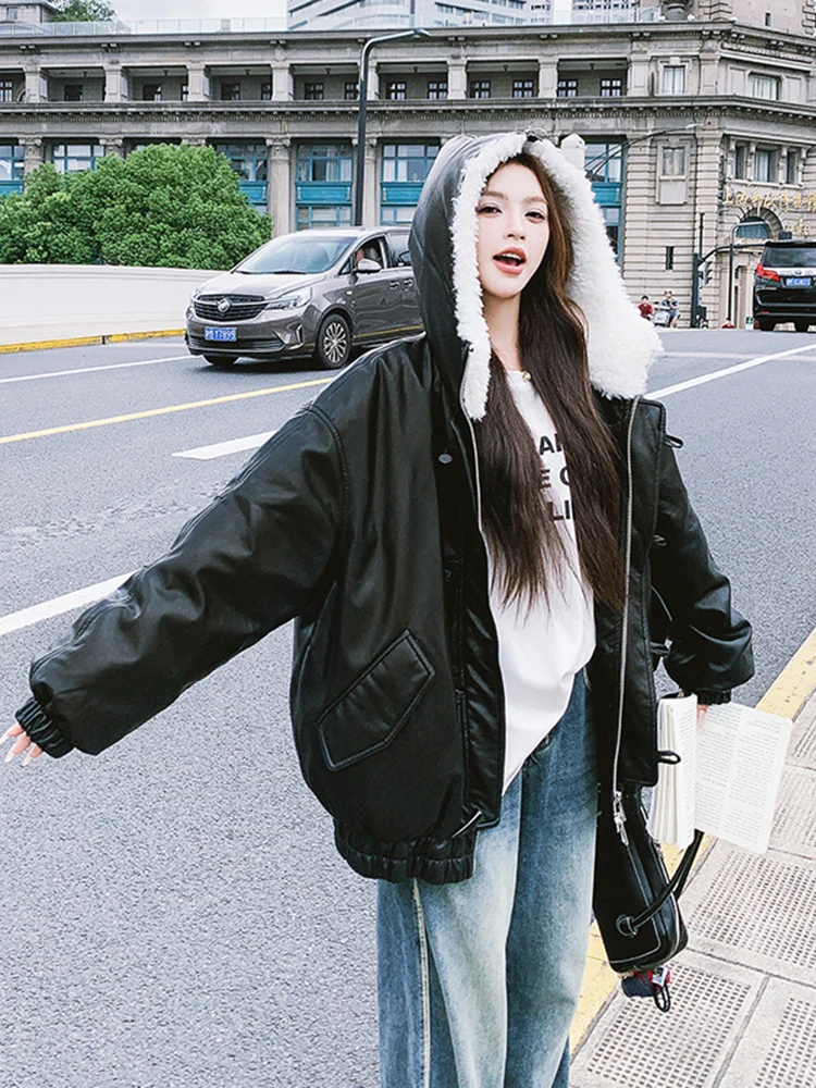 Женский пуховик из искусственной кожи с пряжкой Black Horn зима 2024 новый одноразовый