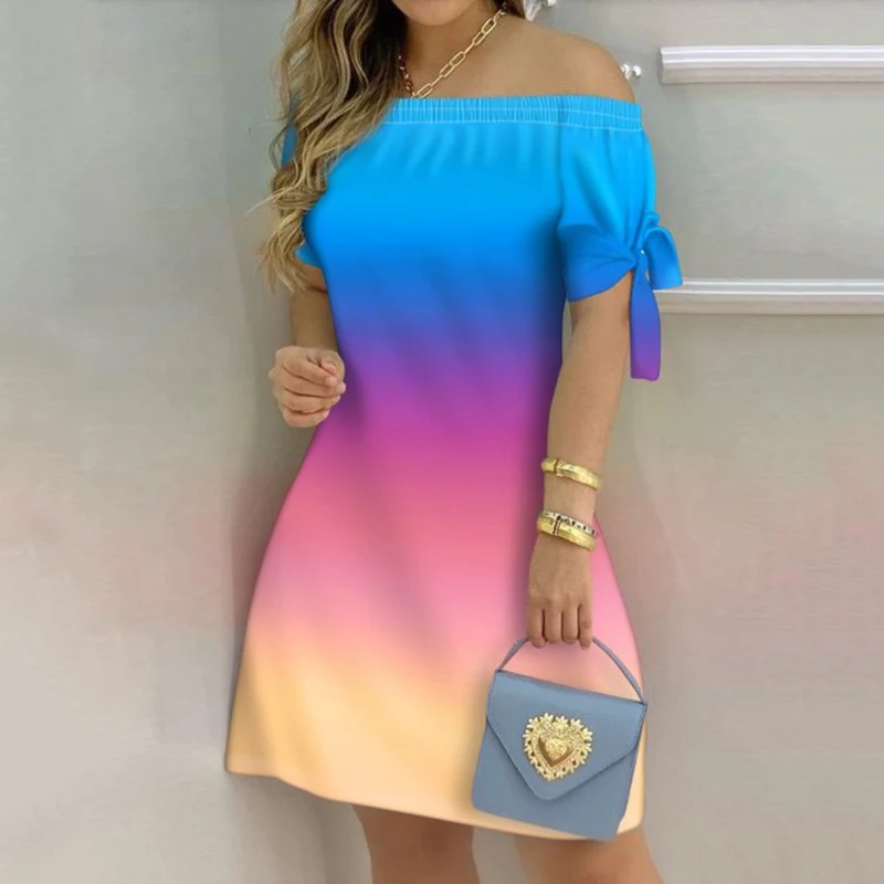 Женское летнее мини-платье с открытыми плечами и цветочным принтом