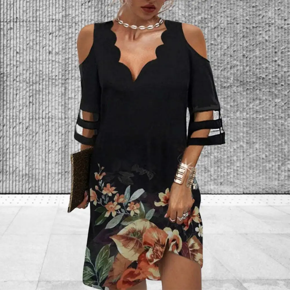 

Летнее пляжное дышащее платье с открытыми плечами и цветочным принтом