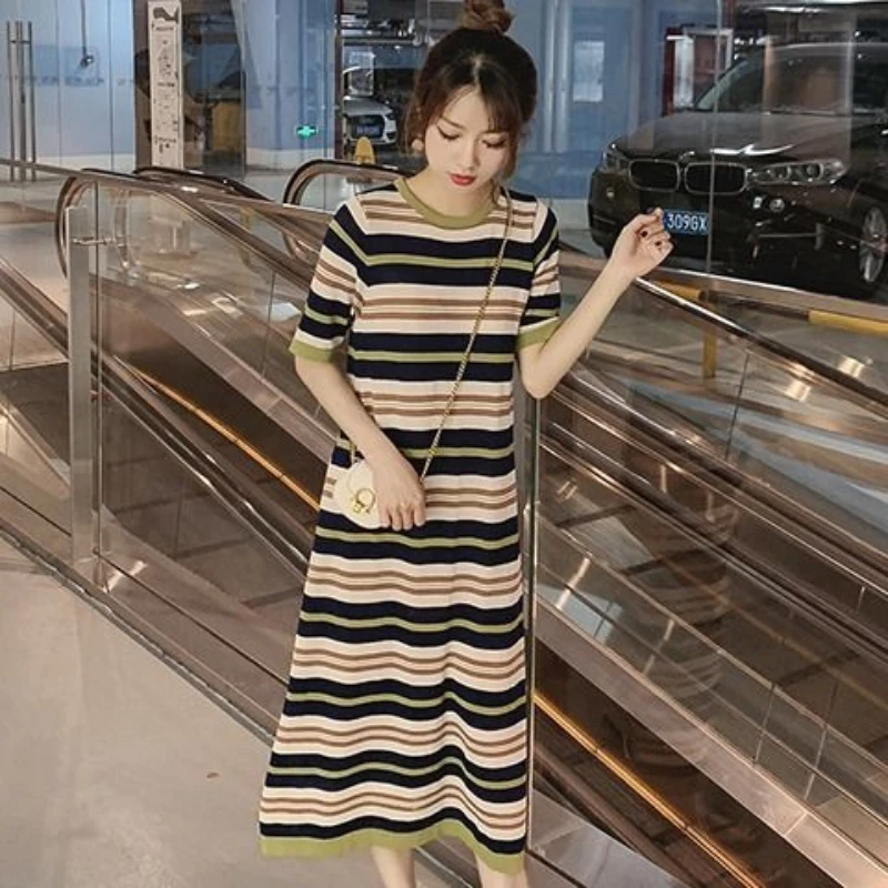 Женское летнее платье-поло с вышивкой и полосками