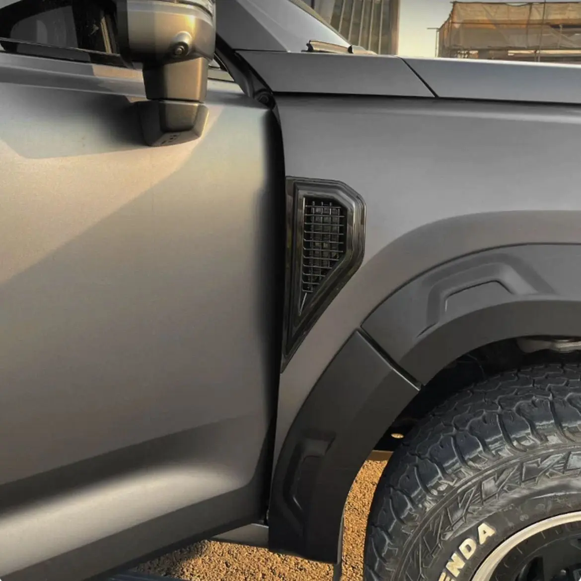 Фото Декоративная наклейка на панель листьев Haval H9 второго поколения, вентиляционное отверстие на крыло, специальная часть модификации внешнего вида кузова №2