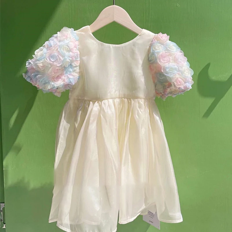 Детское летнее платье с рукавами-фонариками и трехмерными цветами |