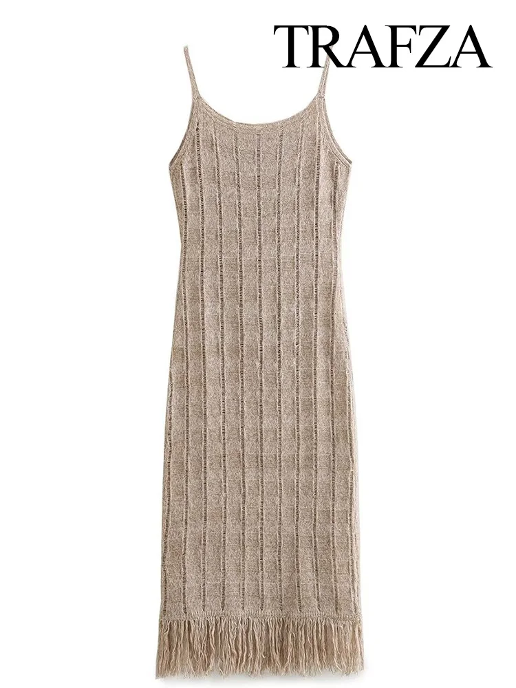 

Женское трикотажное платье средней длины на бретельках, без рукавов