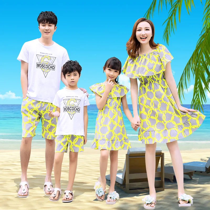 

Summer Beach Family Matching Outfits Mum Daughter Dresses Dad Son T shirt Shorts Family Look Seaside Couple Matching Clothes