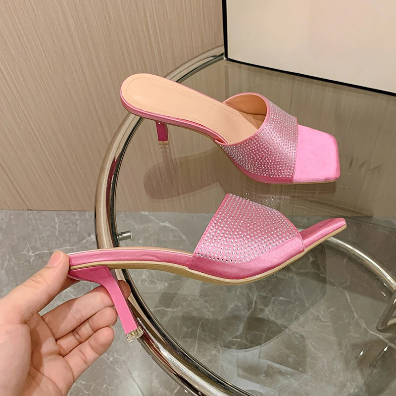 Летние шлепанцы Kcenid с квадратным носком для женщин модные блестящие шёлковые