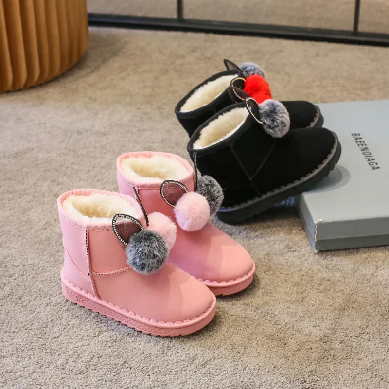 Детская зимняя обувь модные ботинки для девочек с меховыми помпонами теплые
