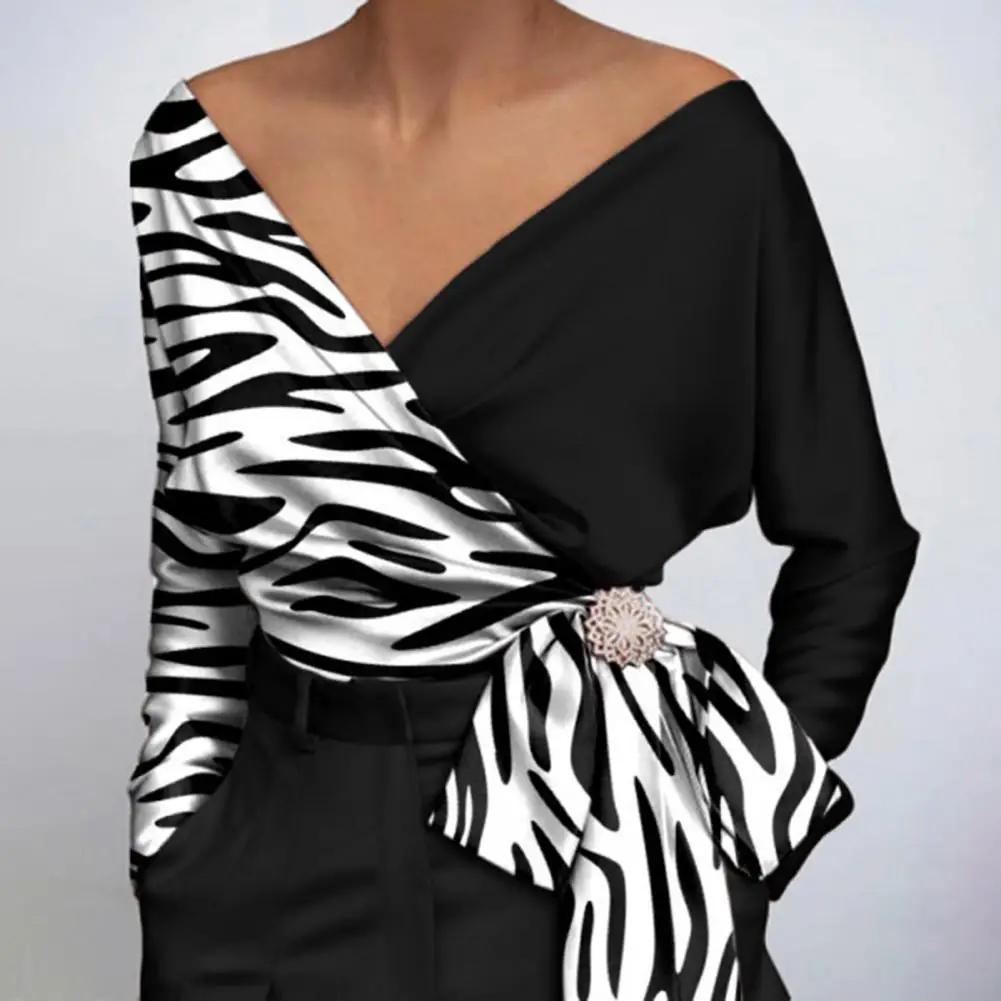 

Рубашка женская с длинным рукавом и глубоким V-образным вырезом