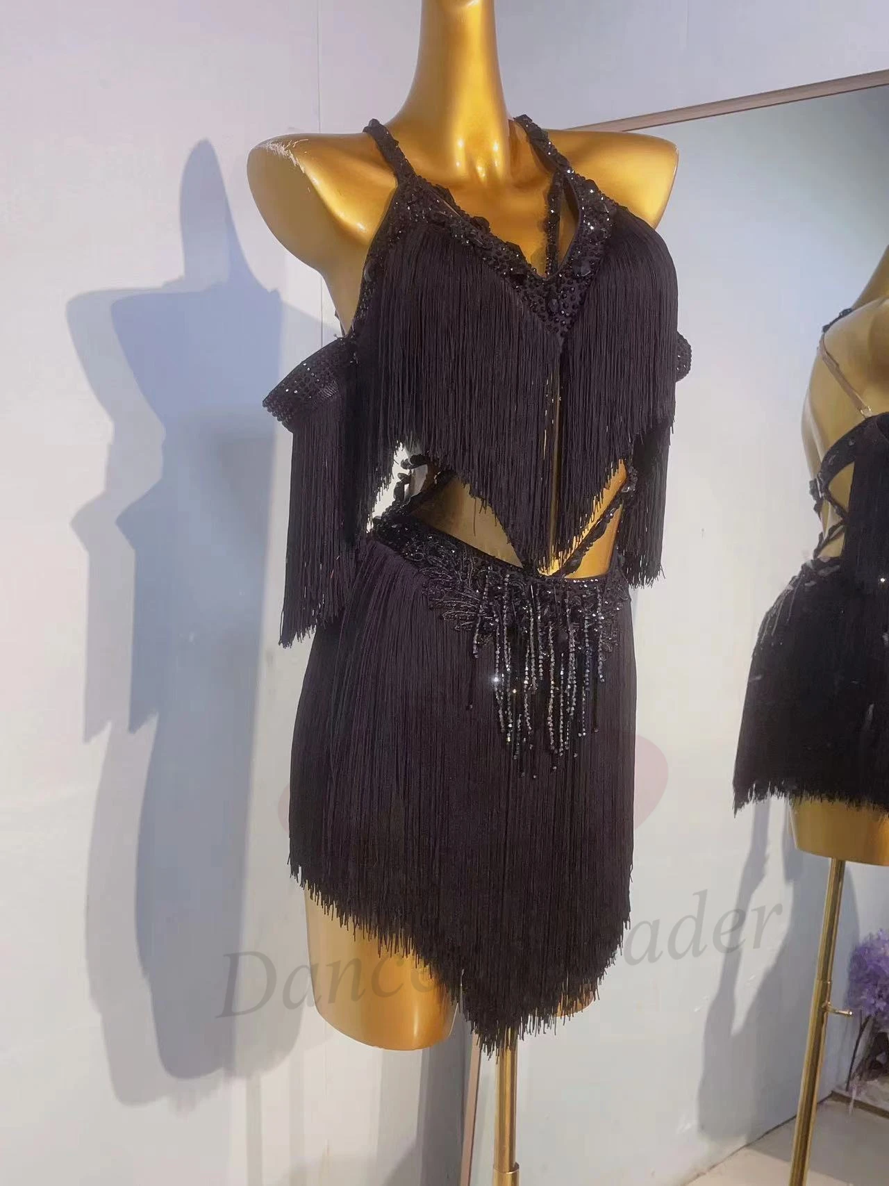 Женское платье для латиноамериканских танцев эксклюзивное черное с подтяжками и