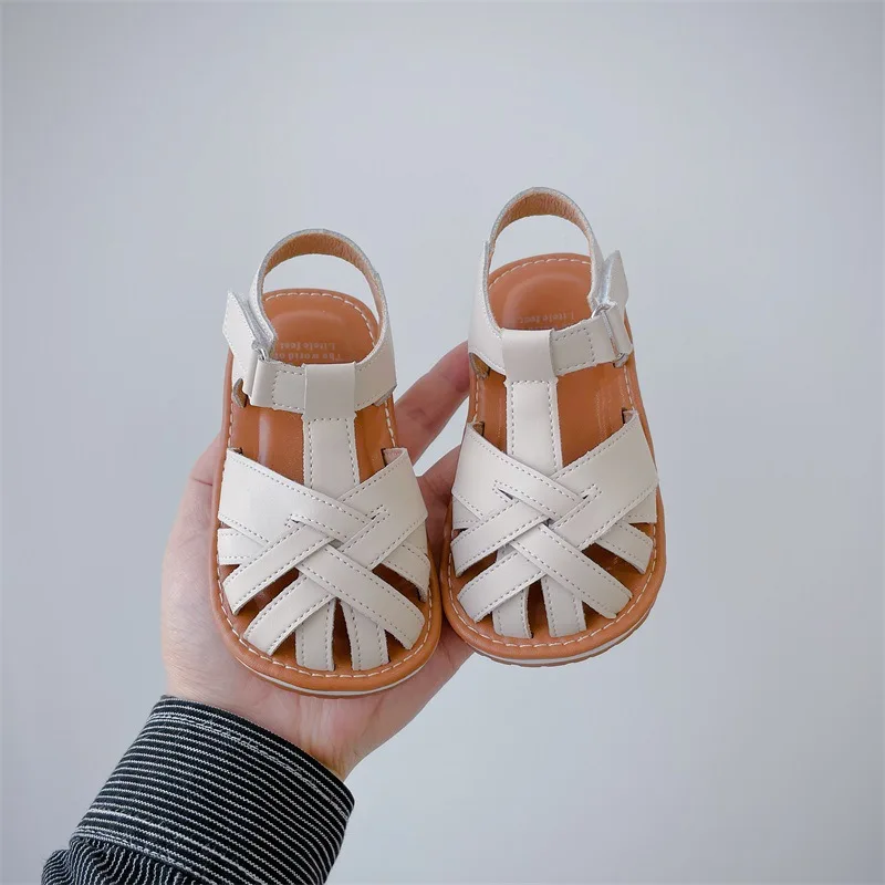 

Новинка лета 2022, детская обувь, пляжная обувь для маленькой девочки с защитой от ударов, модные плетеные сандалии в Корейском стиле для мале...