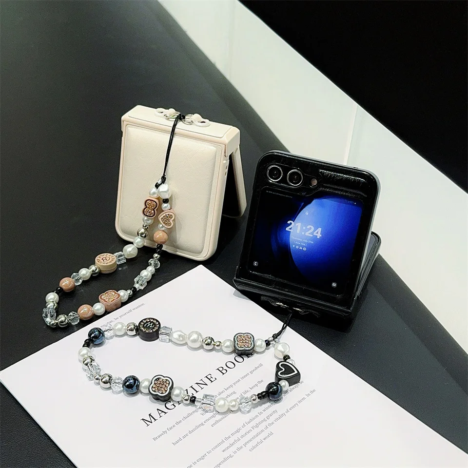 Чехол-книжка из искусственной кожи с бусинами и цепочкой на запястье для