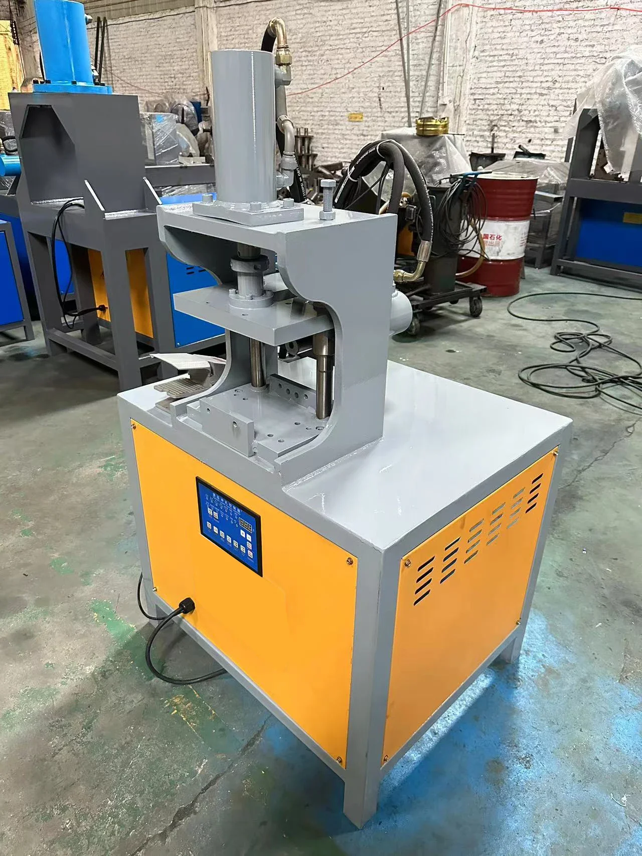 Простая в эксплуатации автоматическая гидравлическая угловая планка с