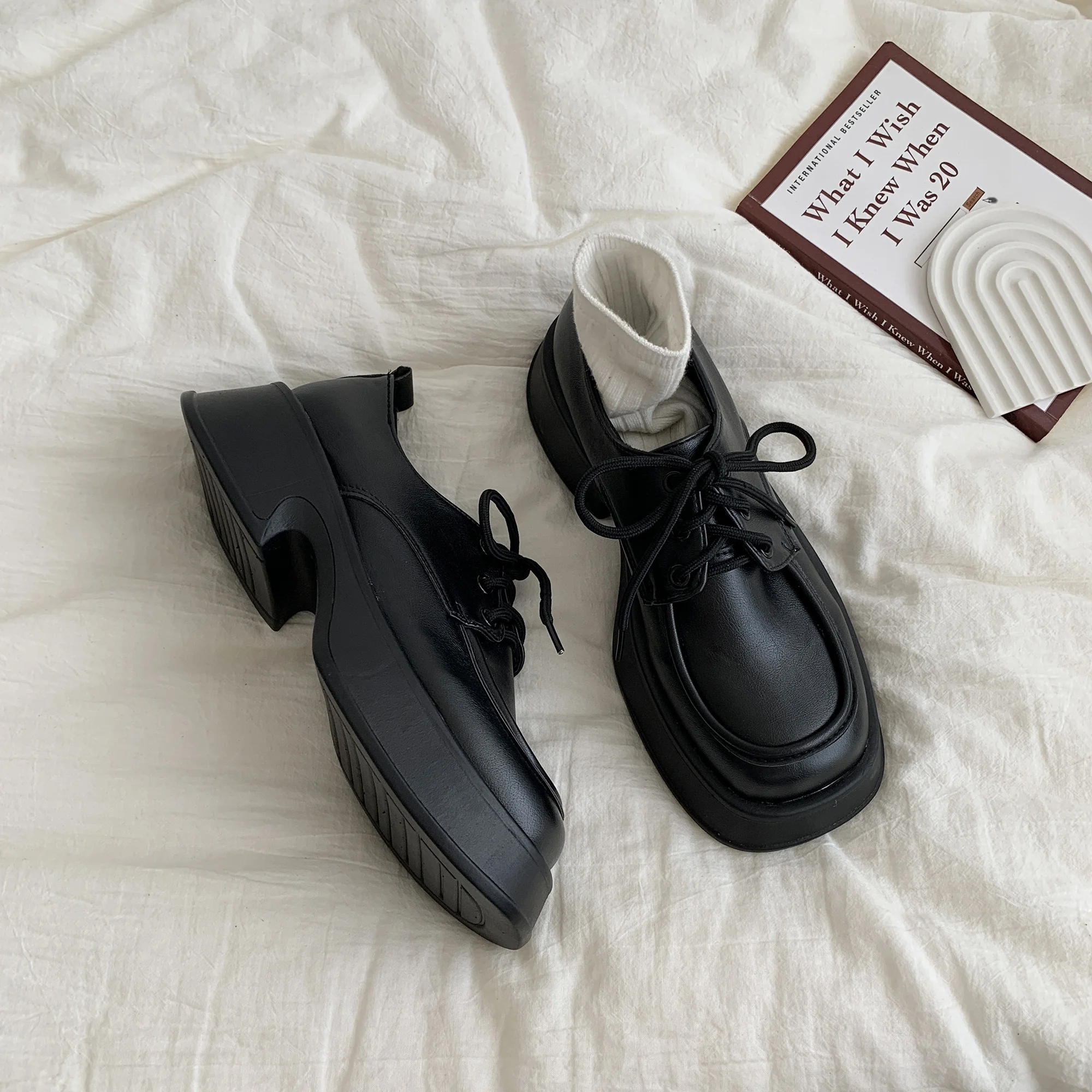 

Женские туфли в британском стиле, черные универсальные оксфорды на платформе, в стиле ретро, осень 2022