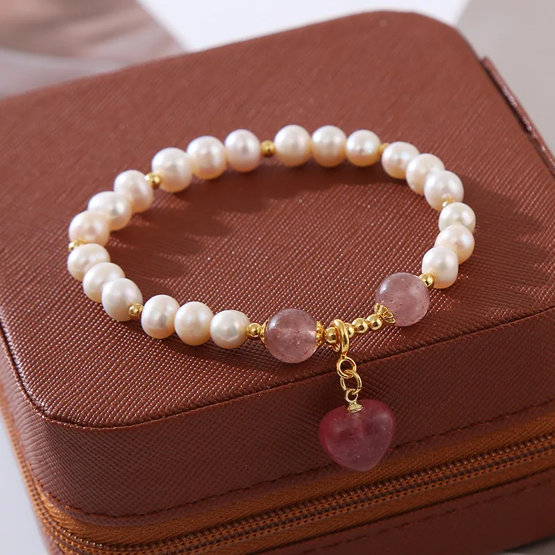 Женский браслет с клубничным кварцем и натуральным пресноводным жемчугом