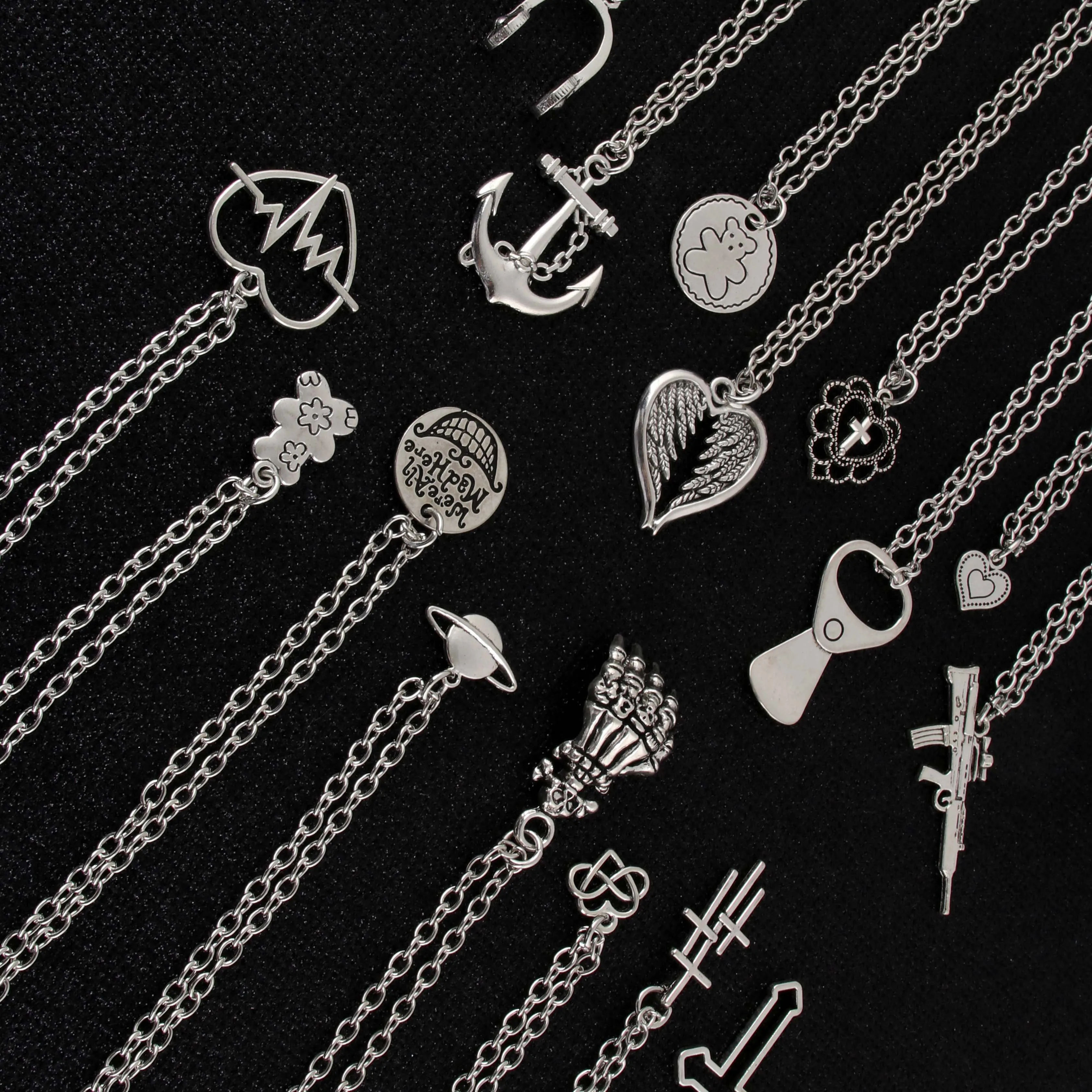 

Punk Hip Hop Earphone Pendant Necklace Religious Cross Wings Lovely Bear Skeleton Hands Short Long Chain Women Unisex Gifts