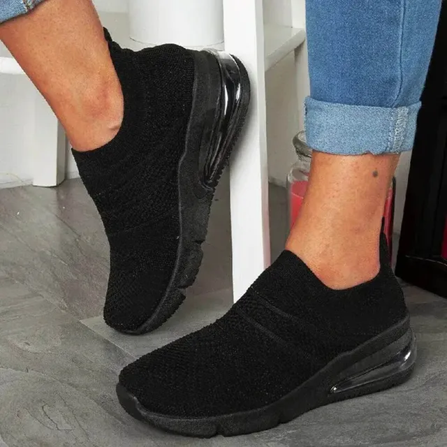 lightweight sneakers womens