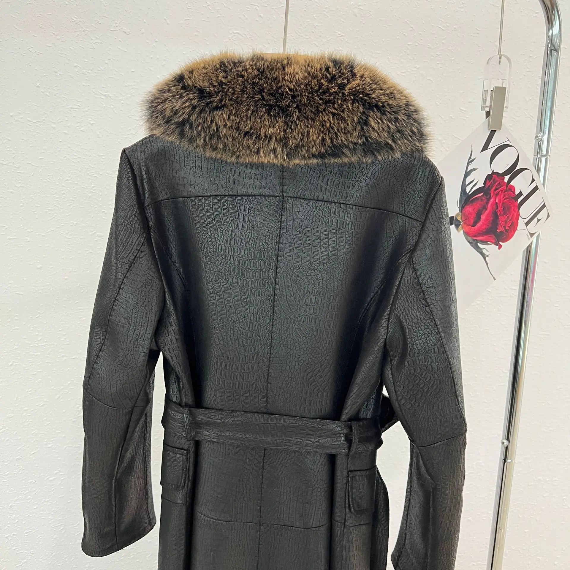 Меховое пальто Haining из кроличьего меха цельное женское длинное приталенное