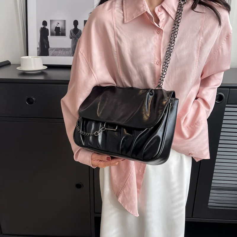 New Leather Retro Fashion Messenger Bag Chain Personalized Trend Pleated Single-shoulder Crossbody Bag Commute Storage Versatile