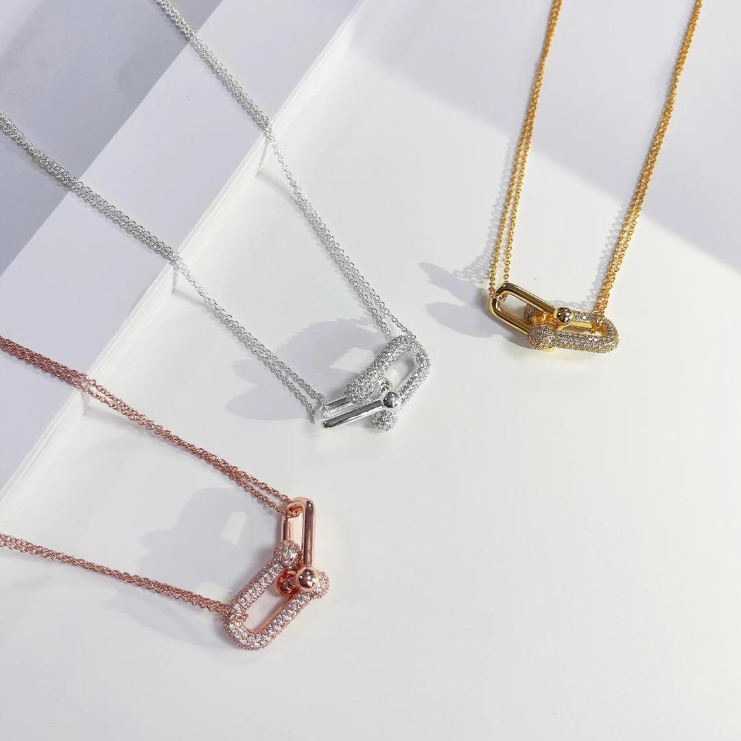 

Fashion and luxury temperament U-shaped inlaid diamond pendant S925 sterling silver pendant necklace simple and generous