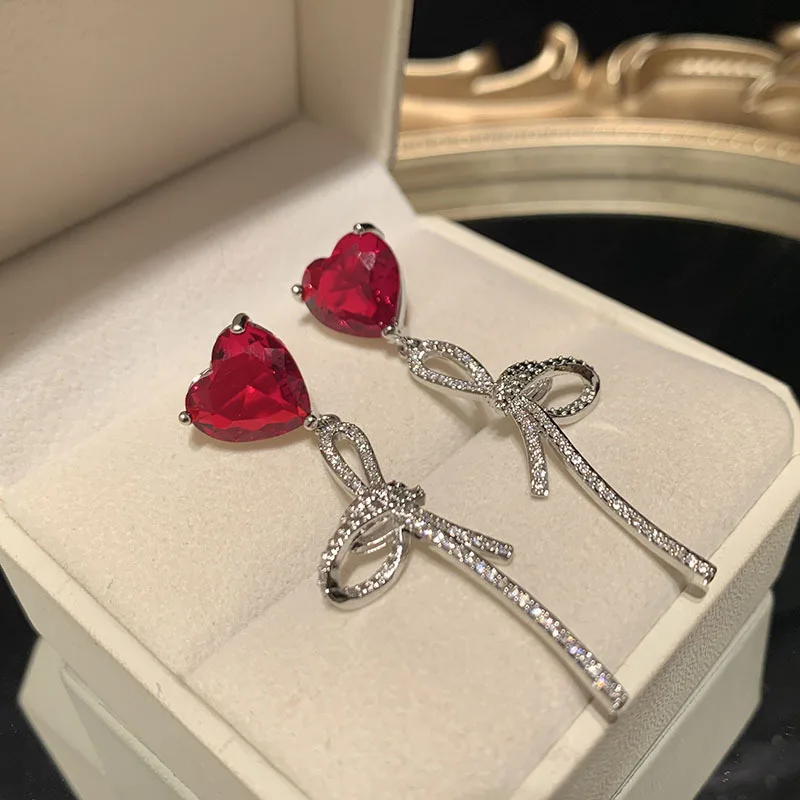 

Red love earrings New Year's Qiao Xin star elegant and sweet S925 thin belt long tassel bow earrings
