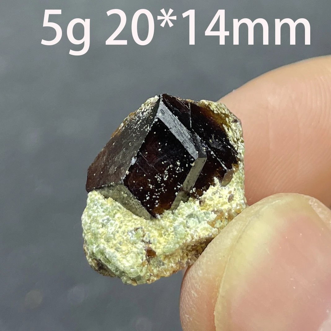 

Гранат кварцевый кластер