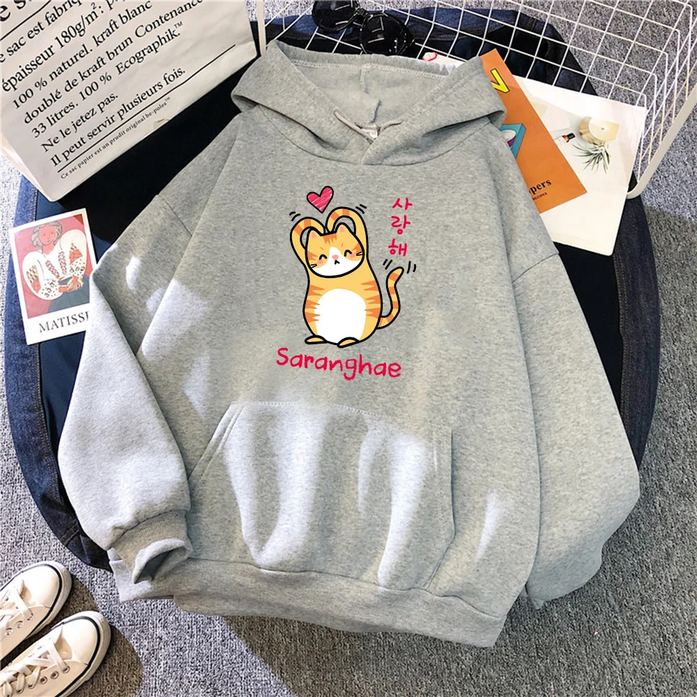 

Женская свободная толстовка с принтом Love Cat Saranghae, кавайная одежда, Осенние повседневные толстовки с флисовой подкладкой и карманами, дышащи...