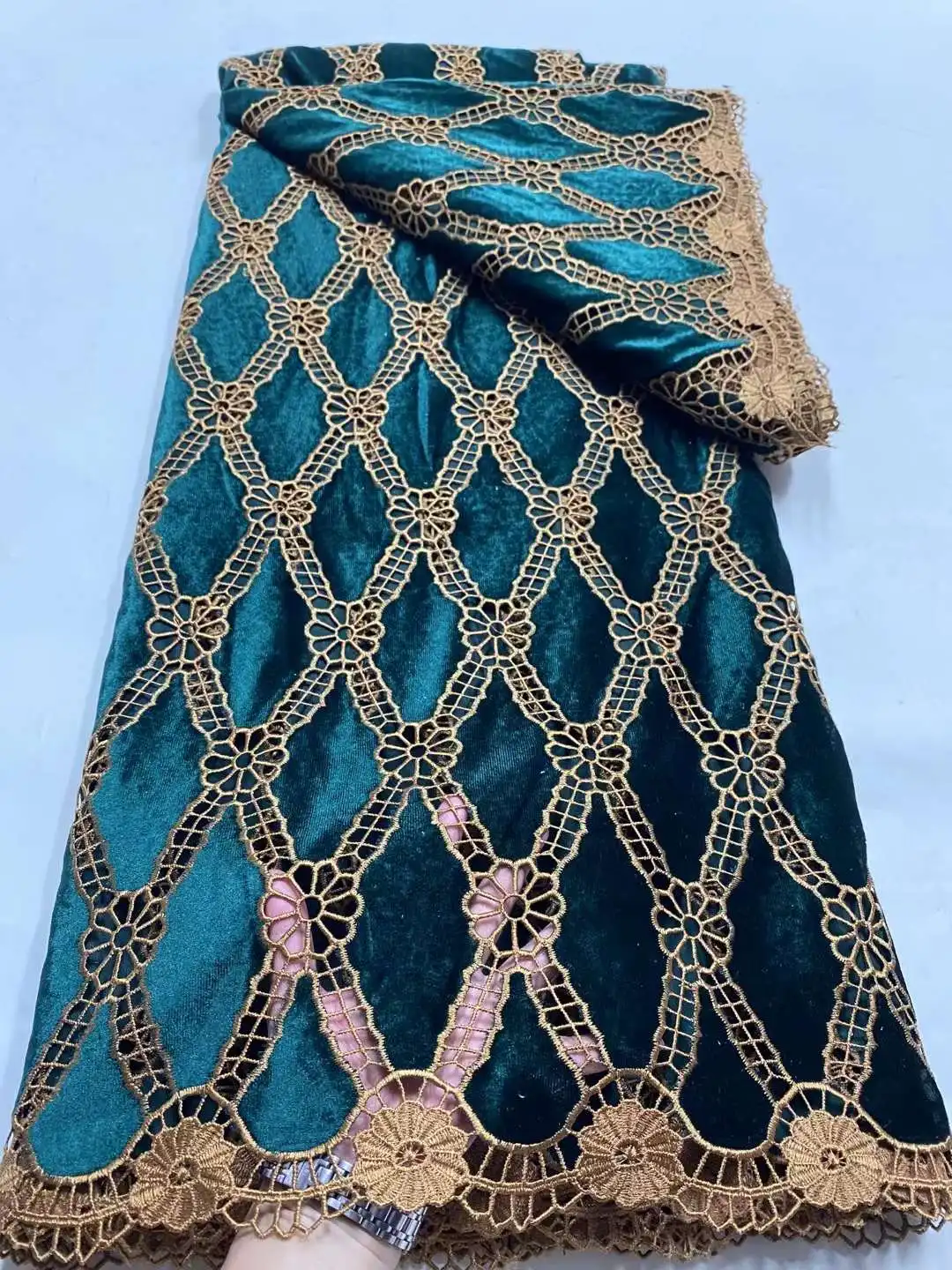Новейшая сухая хлопчатобумажная кружевная ткань с золотыми кристаллами 2024