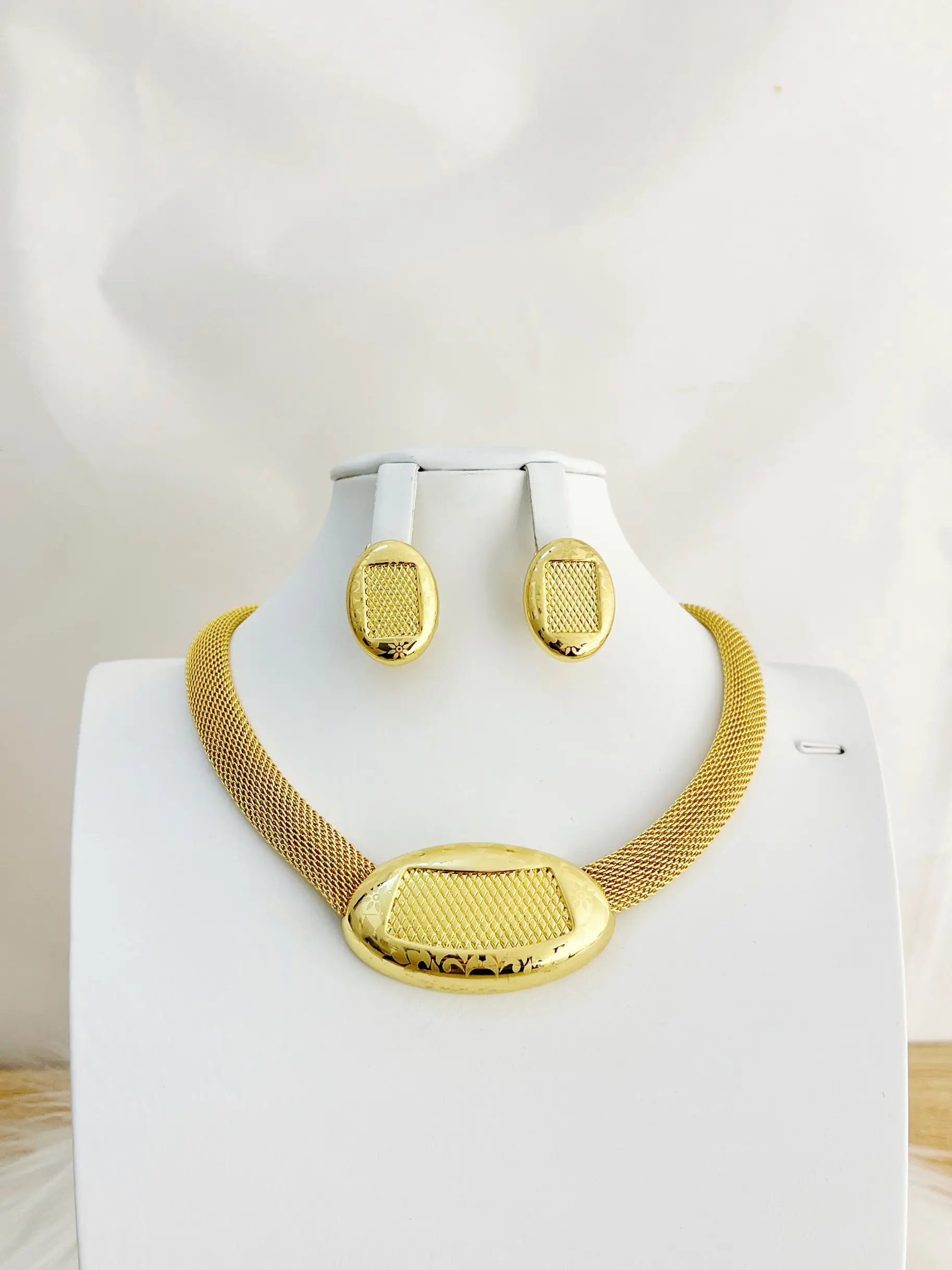 

Gold Colour Plated Necklace Earring Set Beautiful Fashion Trend Sweet Romantic Party Wedding