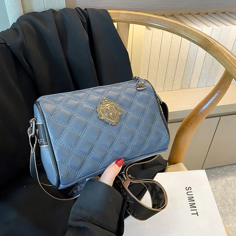 

2023 Маленькая женская сумка через плечо, женская сумка из высококачественной натуральной кожи, сумка, роскошная женская сумка-тоут с металлическим украшением