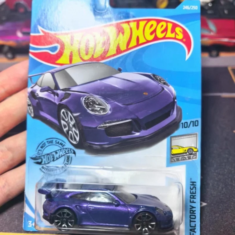 Фото Коллекционная модель Hot Wheels Porsche 911 GT3 RS, фиолетовый литой спортивный автомобиль, украшение для рабочего стола, хобби-модель для фанатов №1