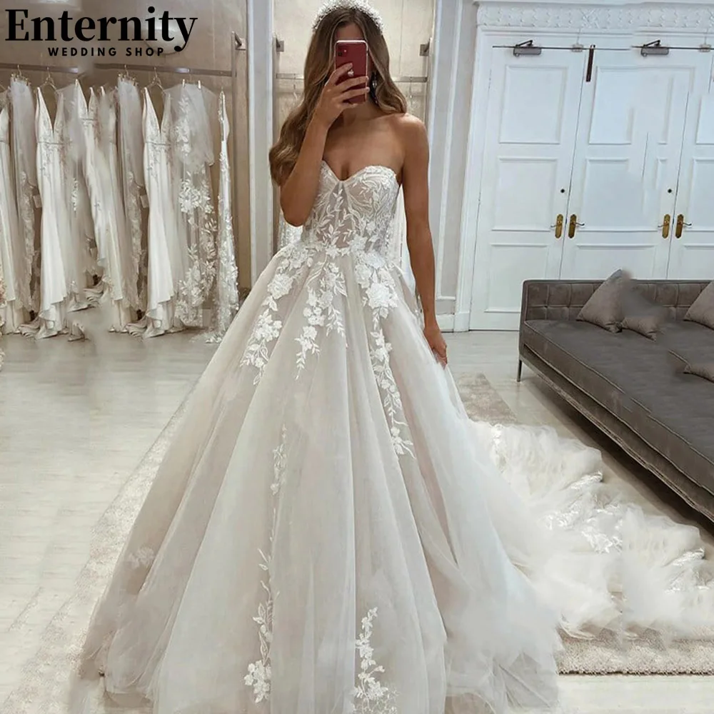 

Classical Sweetheart A Line Wedding Dresses Lace Appliques Sleeveless Bridal Gowns Illusion Back Chapel Train Vestidos De Novia