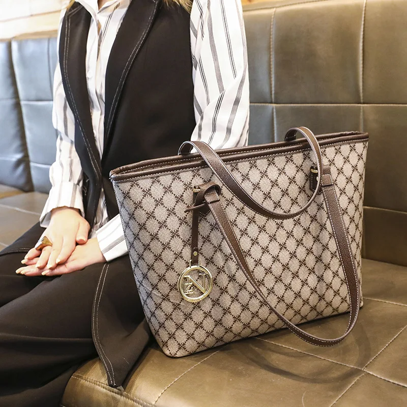 

Free Shiping items New Versatile Retro Fashion Printed Tote Bag with Large Capacity Commuting One Shoulder Style [C 5787]