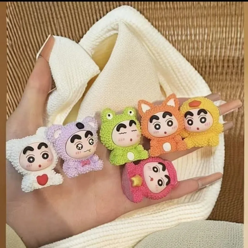 Фото Новые аксессуары Crayon Shin-chan: модные и милые аниме-украшения для рабочего стола в дофаминовых цветах, DIY-подарки №5
