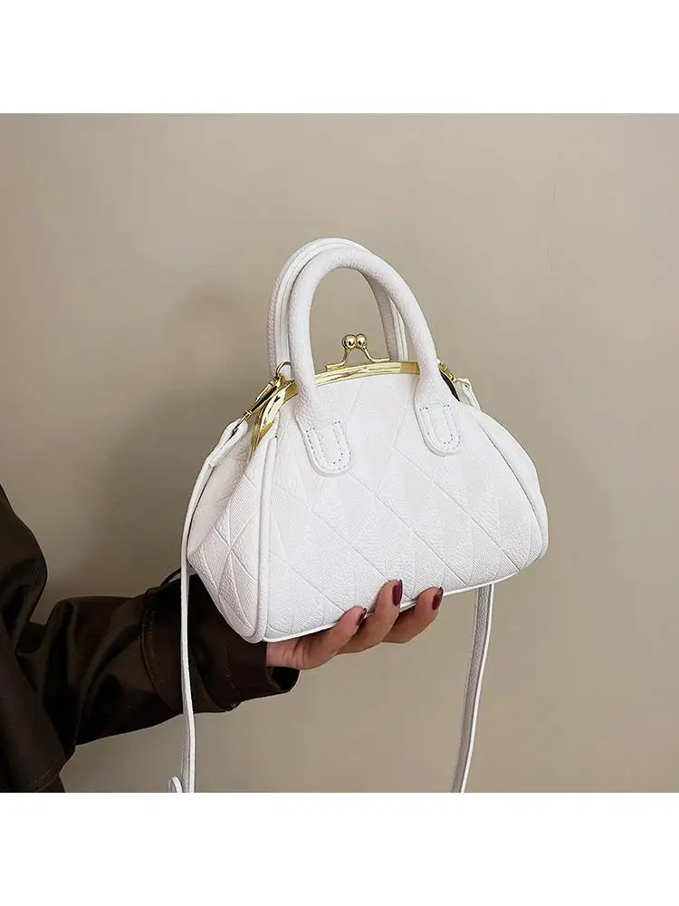 

2023 Women's Bag New Simple and Fashionable Lingge Handheld One Shoulder Oblique Straddle Bag Foreign Versatile Shell Bag