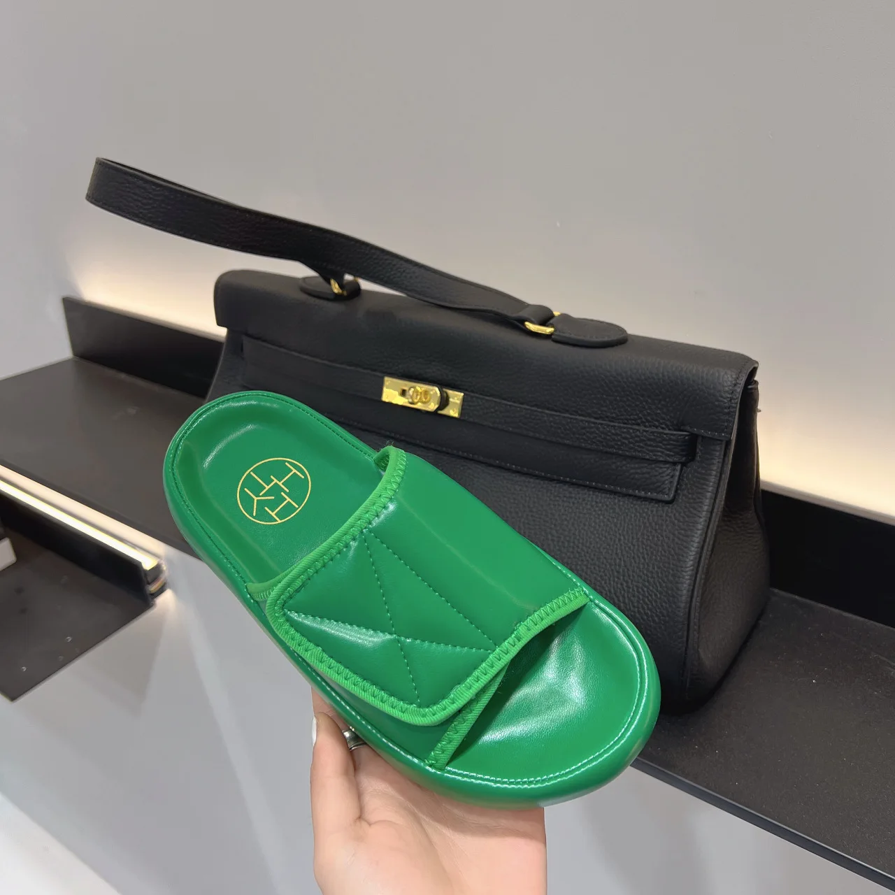 

2022 New Leather Mules Slippers Women Elegant Round Toe Slides Summer Outdoor Flats Heel Sandal Fashion Slip On Ladies Shoes