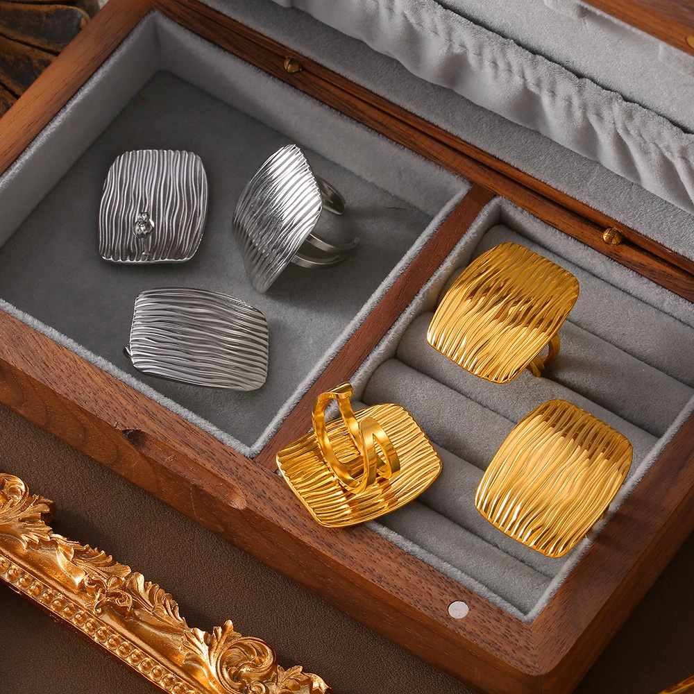 Женский ювелирный комплект из кольца и серёг нержавеющей стали