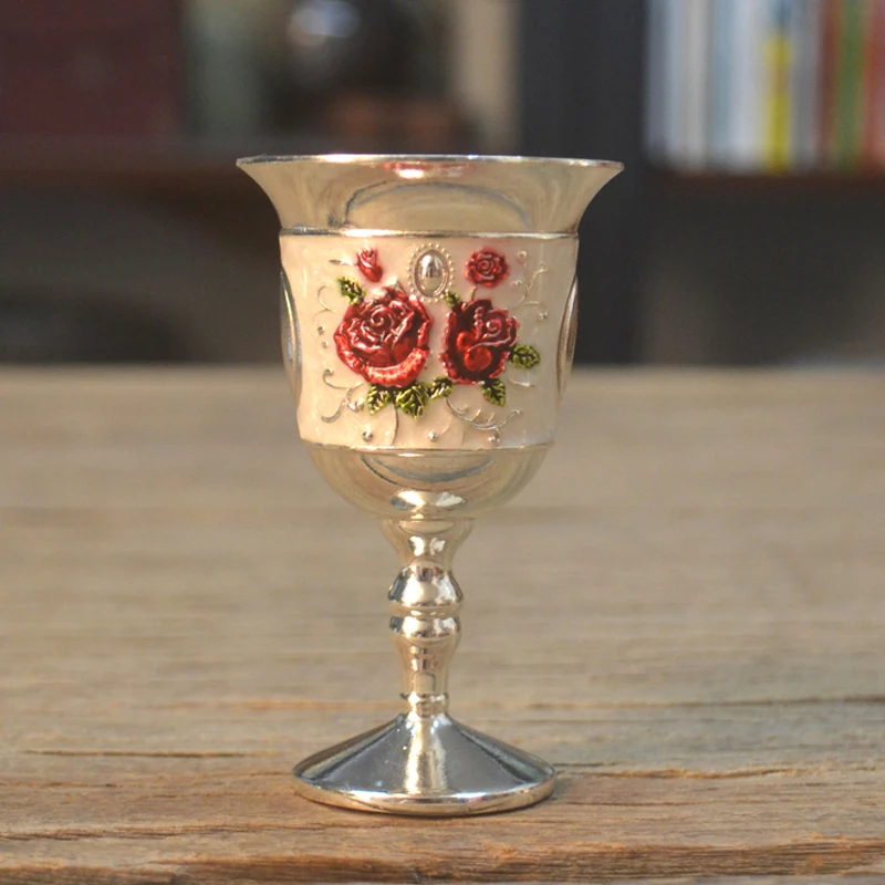 

Vintage Metal Wine Glass Retro Goblet Rose Spirit Glass Home Decoration Photography Props Ins Nordic Wine- Glass