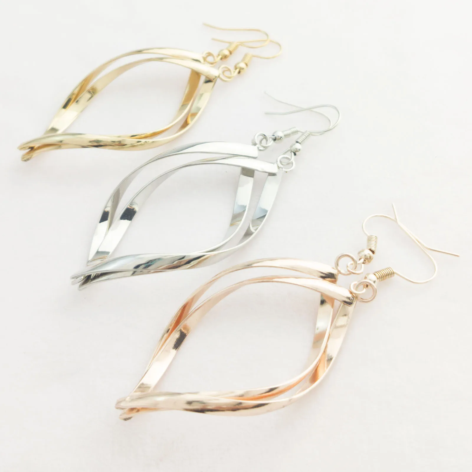 

Fashion Style Geometric Wave Metal Twisted Spiral Earrings