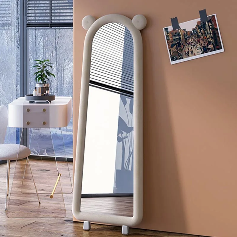 

Женское платье-комбинезон асимметричной формы с подвесным зеркалом