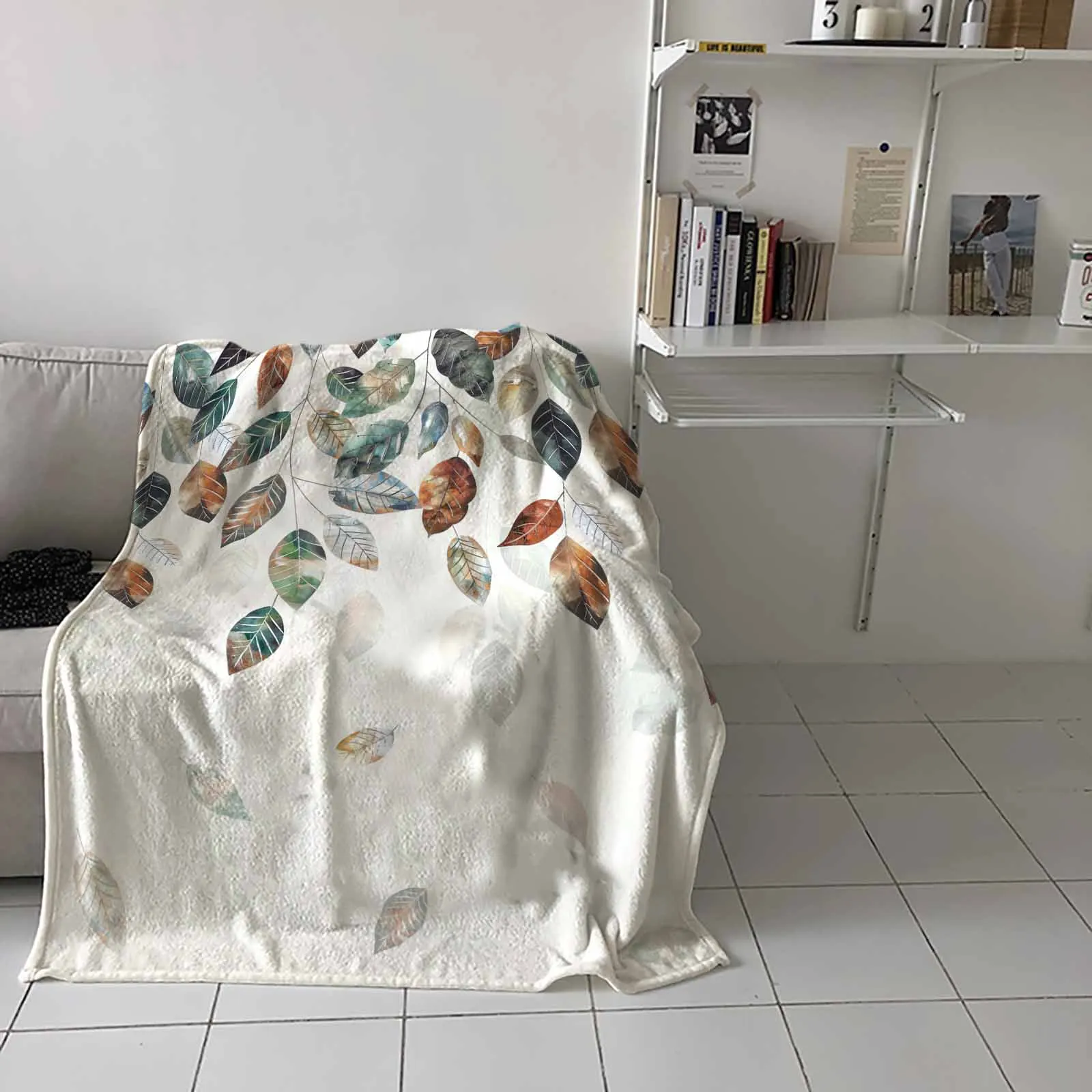 Осеннее одеяло с желтыми листьями для дивана теплое фланелевое из микрофибры